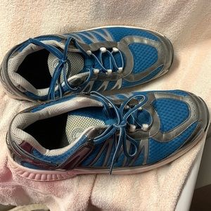 BioFit orthopedic tennis shoes. Mens Wide size 13 2E.